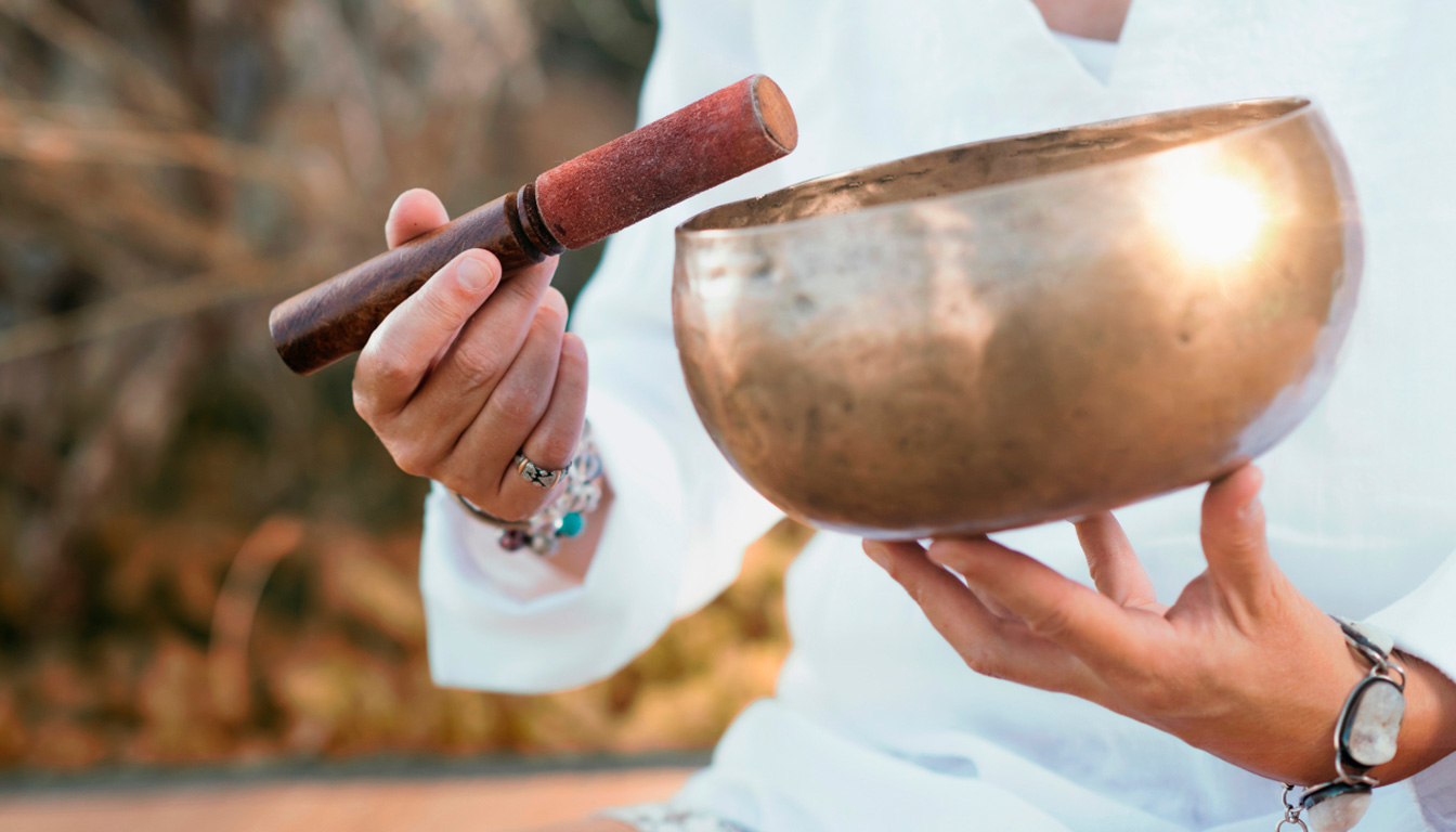 Découvrez notre guide complet pour choisir le bol chantant en cristal adapté à vos besoins, avec des conseils sur les types, les tailles et les bienfaits.