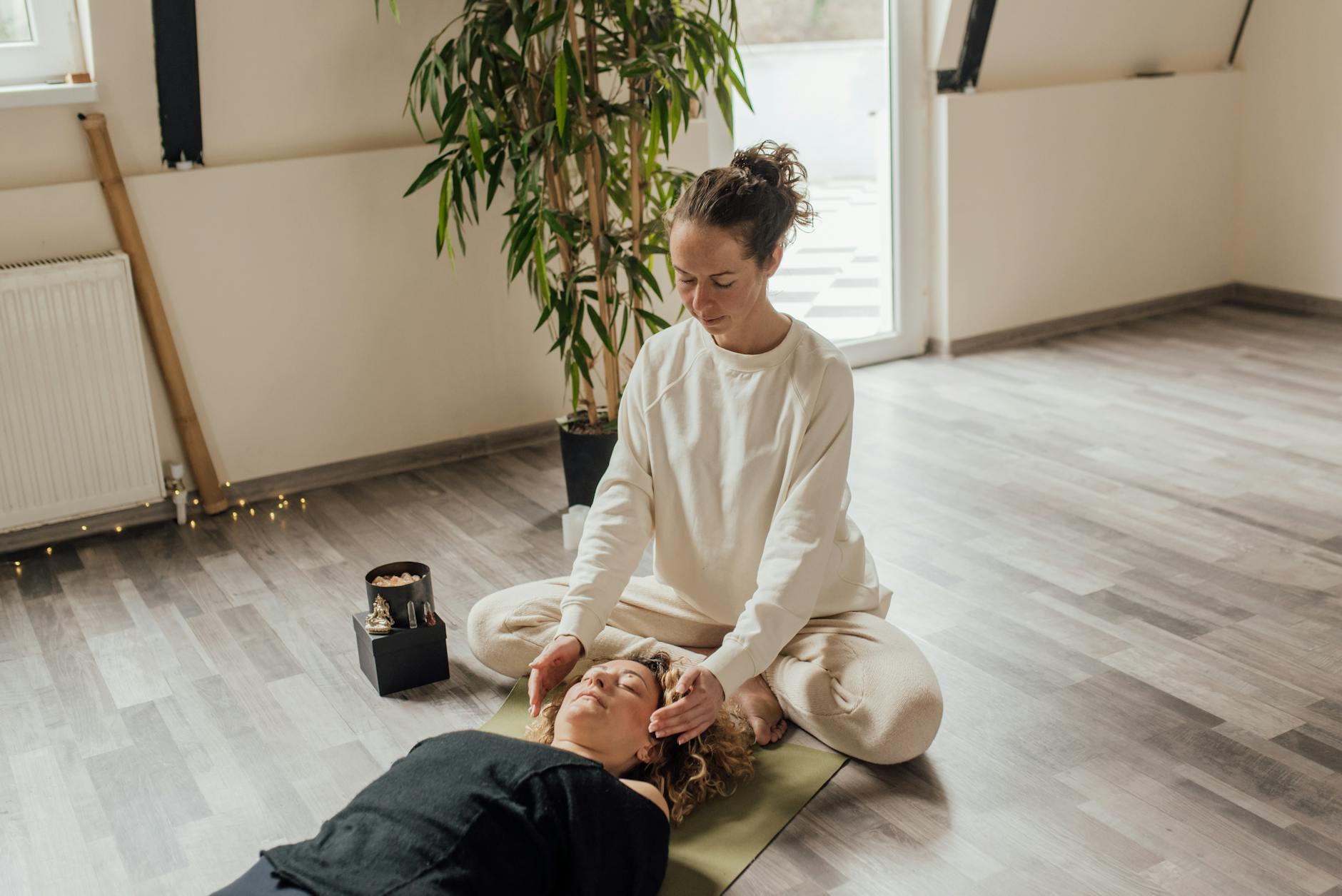 Effets secondaires du reiki symptômes — personne recevant un soin reiki
