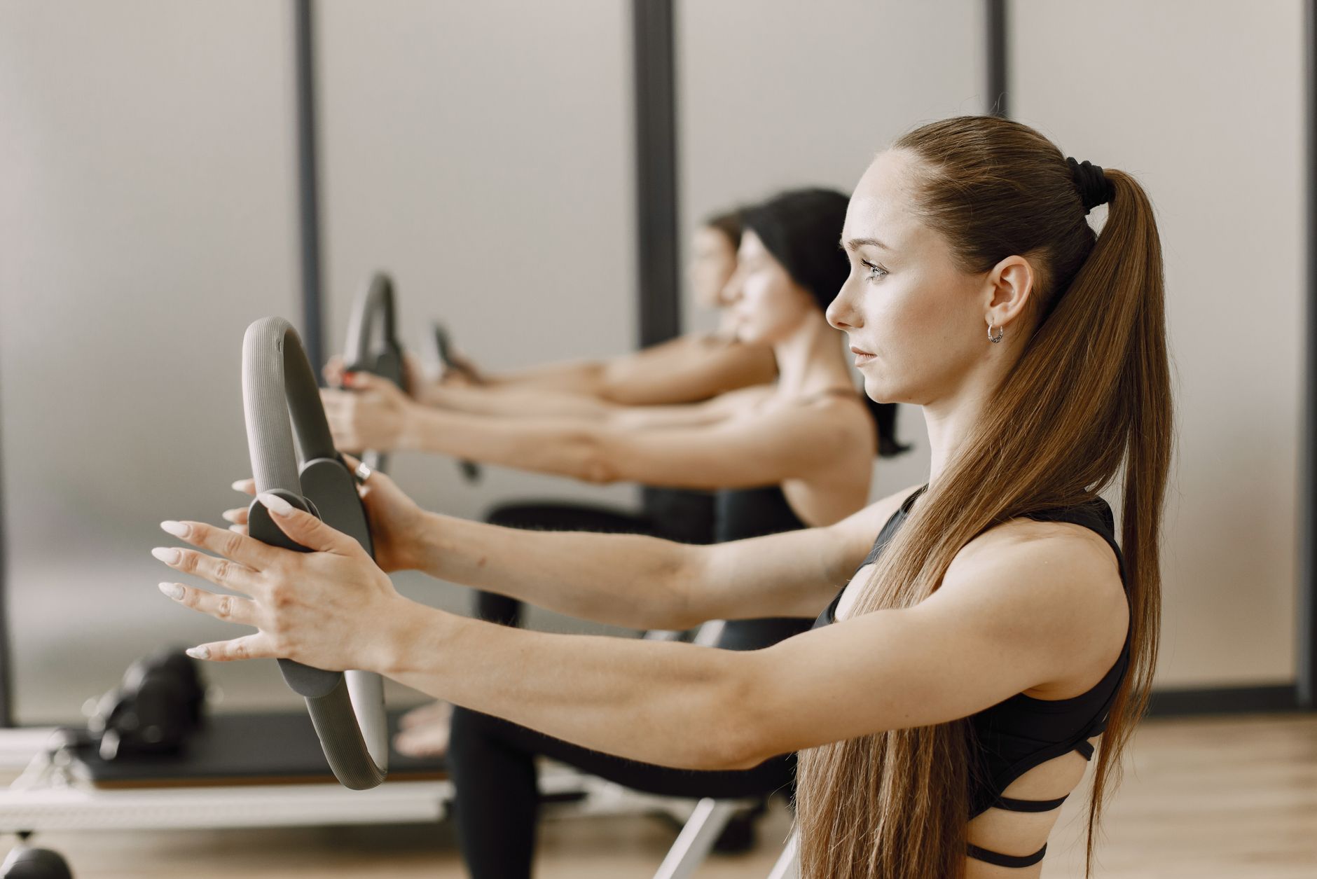 Cercle de pilates : bien plus qu’un accessoire, un partenaire d’écoute corporelle — exercices avec cercle de pilates