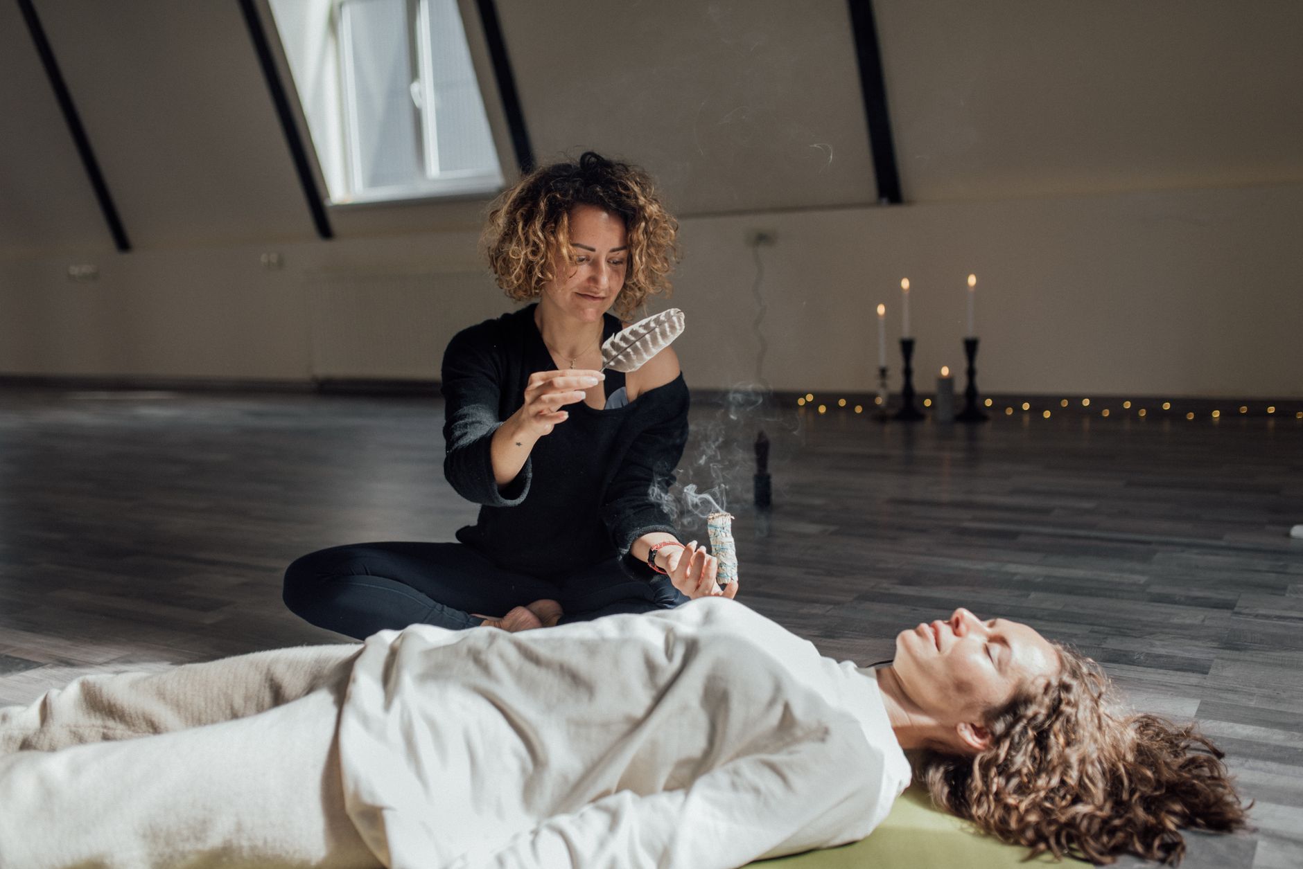 Maître Reiki : une fonction entre transmission, guidance et présence — maître reiki séance de méditation