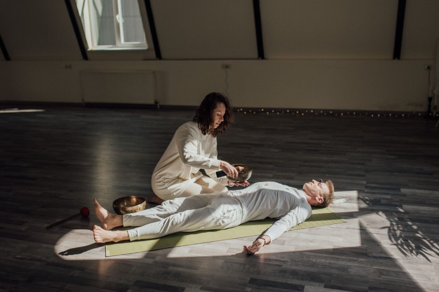 Maîtres reiki : rôles, niveaux et parcours de formation
