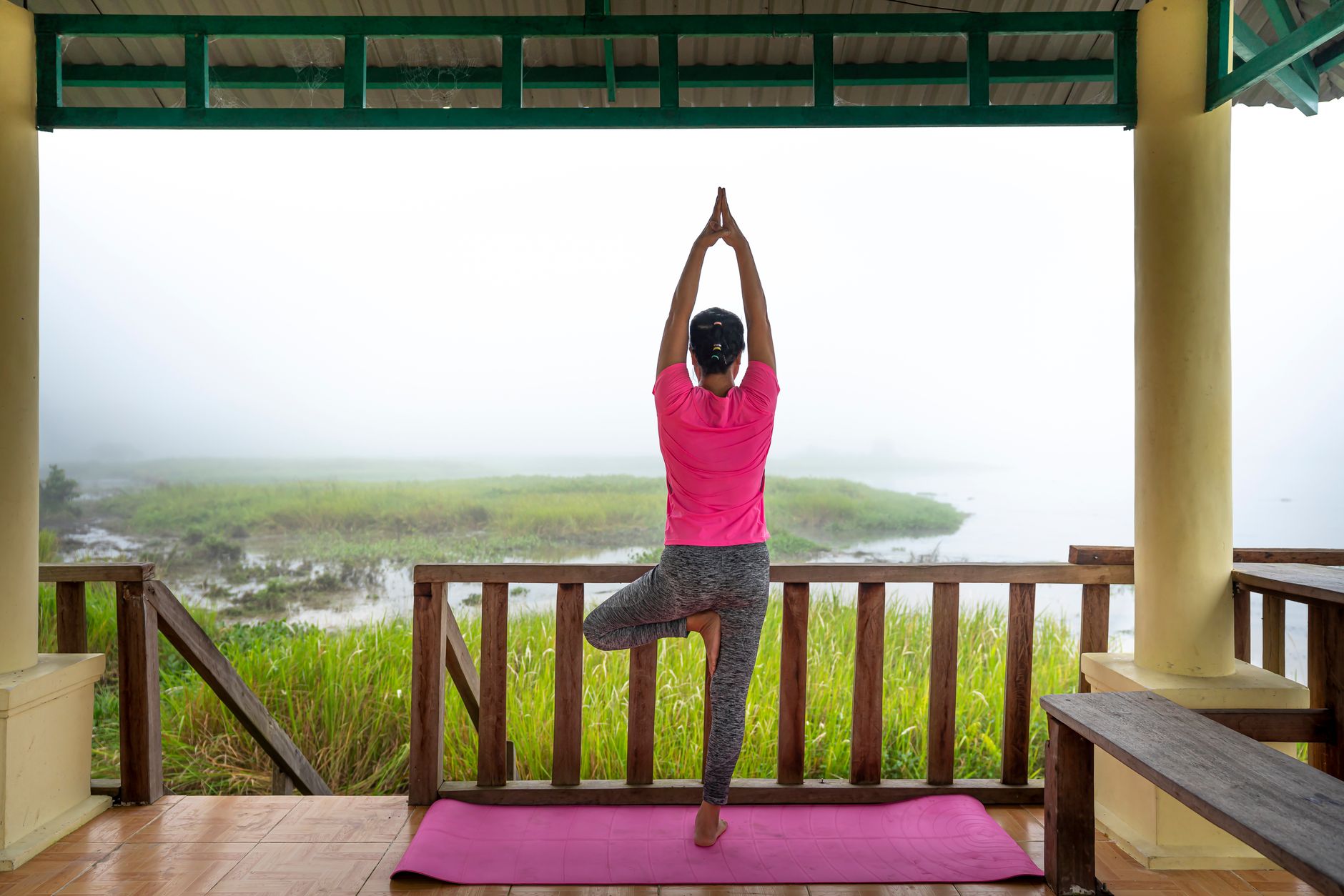 Yoga au bout de combien — pratique de yoga en extérieur paisible