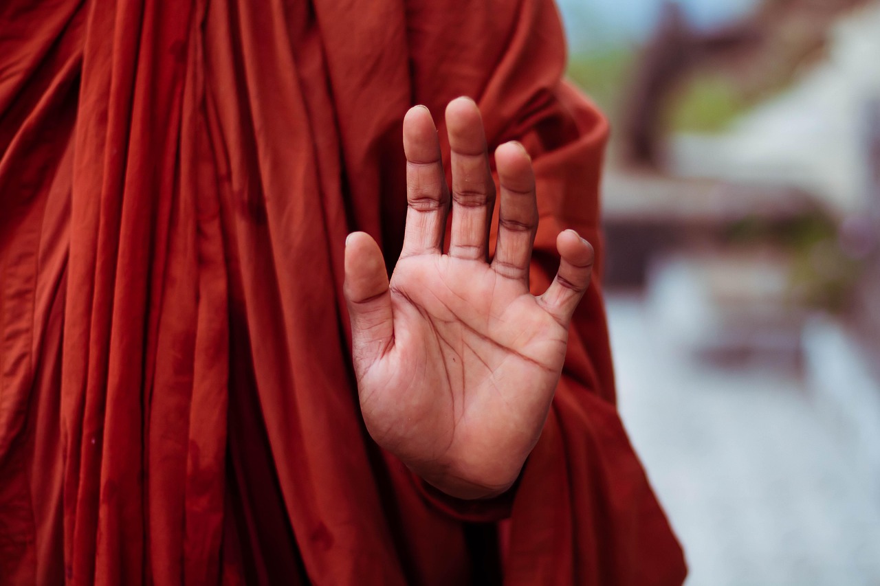Prendre rendez-vous pour un soin énergétique : fourchette de prix du reiki en France — séance de reiki environnement paisible