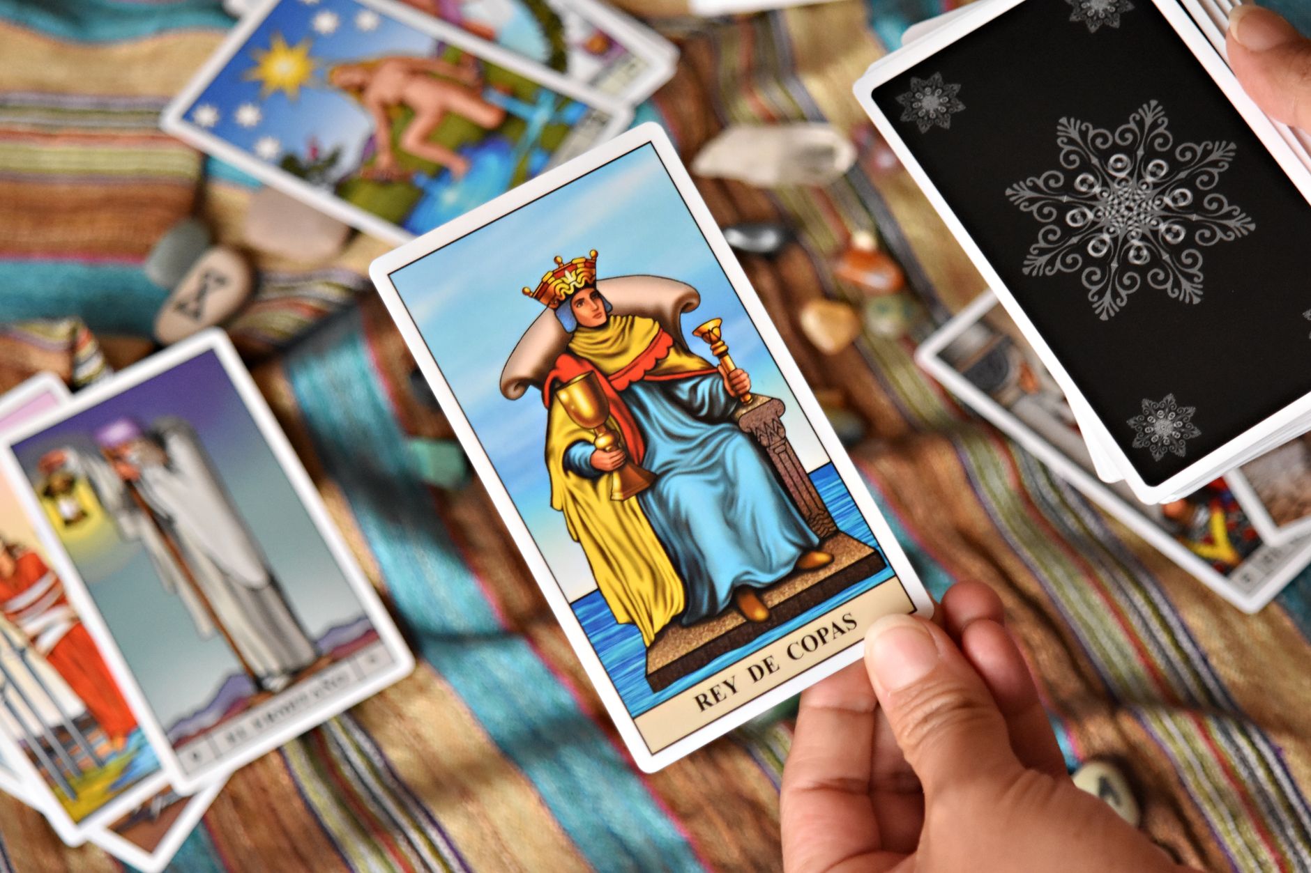 Symbolisme vivant : comment la Reyne de Coupe parle aux méditations — méditation reine de coupe tarot