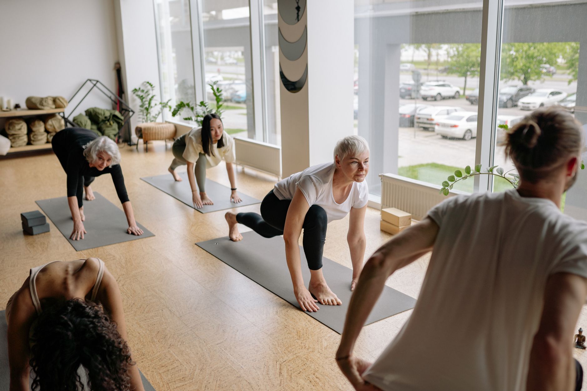 Livres de yoga pour débutants : commencer sans chercher la posture parfaite — cours de yoga pour débutants intérieur